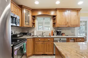 2496 E Woodthrush Dr, Sandy, UT 84093 - Photo 18