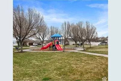 5923 W Roseberry St, West Jordan, UT 84081 - Photo 18