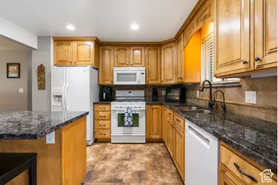 2202 N 1300 W, Clinton, UT 84015 - Photo 12