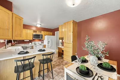580 E Aloha Ln, Sandy, UT 84070 - Photo 12