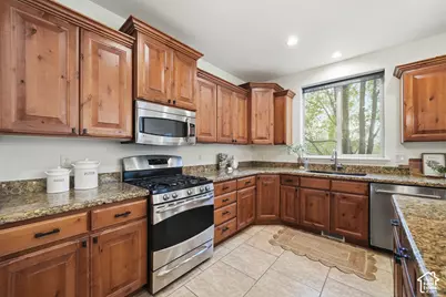 11170 S Sharons Ln, Sandy, UT 84070 - Photo 18