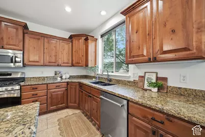 11170 S Sharons Ln, Sandy, UT 84070 - Photo 16