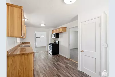 397 S Tremont St, Tremonton, UT 84337 - Photo 6