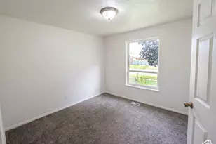 1386 S 1250 E, Clearfield, UT 84015 - Photo 8