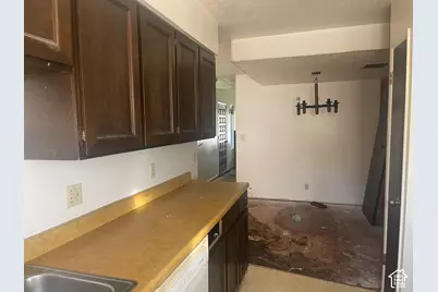 47 W San Rafael Ct S, West Jordan, UT 84088 - Photo 4