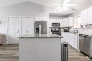 42 Country Bend Rd, Farmington, UT 84025 - Photo 6