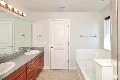 1773 W Parkview Dr, Syracuse, UT 84075 - Photo 18