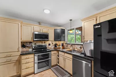5698 S Mirkwood Ln, Taylorsville, UT 84129 - Photo 10