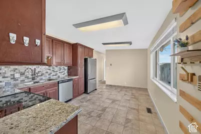 447 E 550 S, Bountiful, UT 84010 - Photo 10
