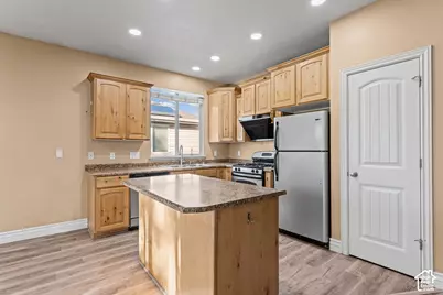 1053 Bellingham Ct, North Salt Lake, UT 84054 - Photo 10