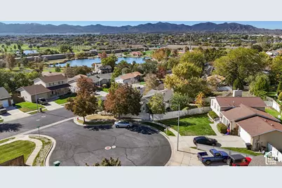812 W River Glen Dr, Murray, UT 84123 - Photo 4