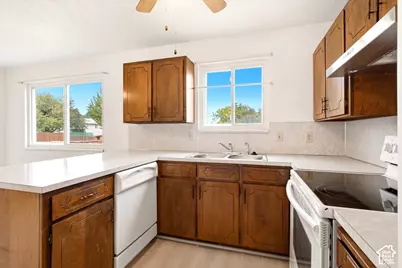 5250 W Begonia Cir, West Jordan, UT 84081 - Photo 10