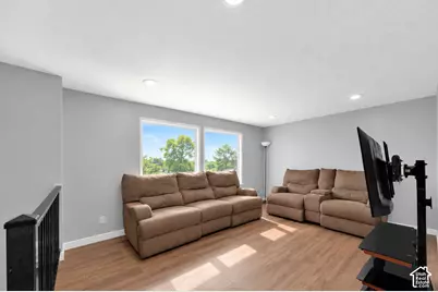 574 W 1950 N, Clinton, UT 84015 - Photo 6