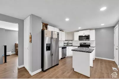574 W 1950 N, Clinton, UT 84015 - Photo 2