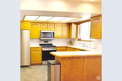 1913 E Terrace Dr, Sandy, UT 84093 - Photo 4