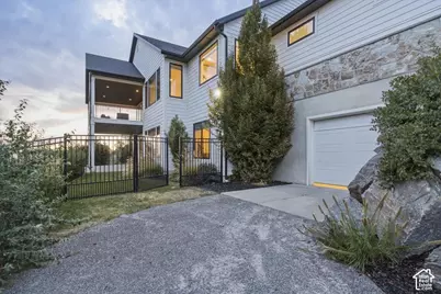 2522 E Thurston Ln, Layton, UT 84040 - Photo 2