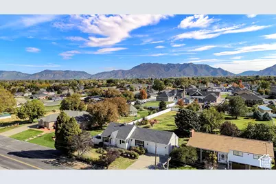 1226 N 1500 W, Clinton, UT 84015 - Photo 2