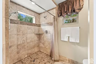 2957 E Lostwood Dr, Sandy, UT 84092 - Photo 32