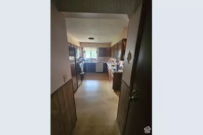 8671 S Tracy Dr, Sandy, UT 84093 - Photo 18