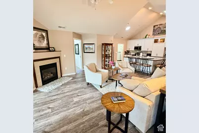 1085 E 470 N #B, Lehi, UT 84043 - Photo 12