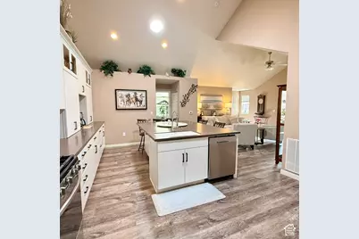 1085 E 470 N #B, Lehi, UT 84043 - Photo 4