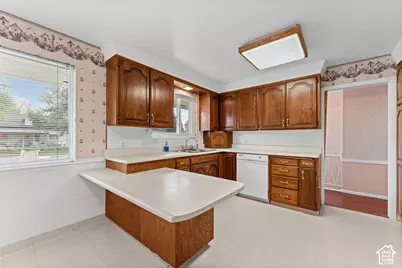 1233 E Center St, Springville, UT 84663 - Photo 10