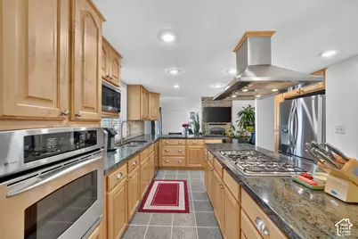 9776 S Granite Hills Dr, Sandy, UT 84092 - Photo 12