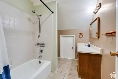 1009 N 250 E, Centerville, UT 84014 - Photo 16
