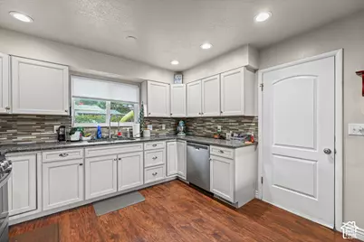 4868 S 300 W, Washington Terrace, UT 84405 - Photo 8