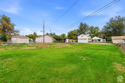 2246 E Lauri Kay Dr S, Holladay, UT 84124 - Photo 2