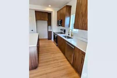 7623 S 300 E, Sandy, UT 84047 - Photo 4