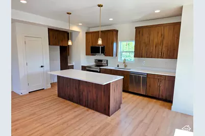 7623 S 300 E, Sandy, UT 84047 - Photo 2