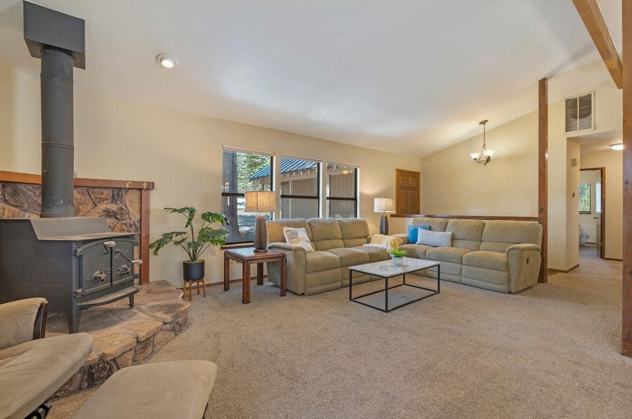 11333 Zermatt Dr, Truckee, CA 96161-6554