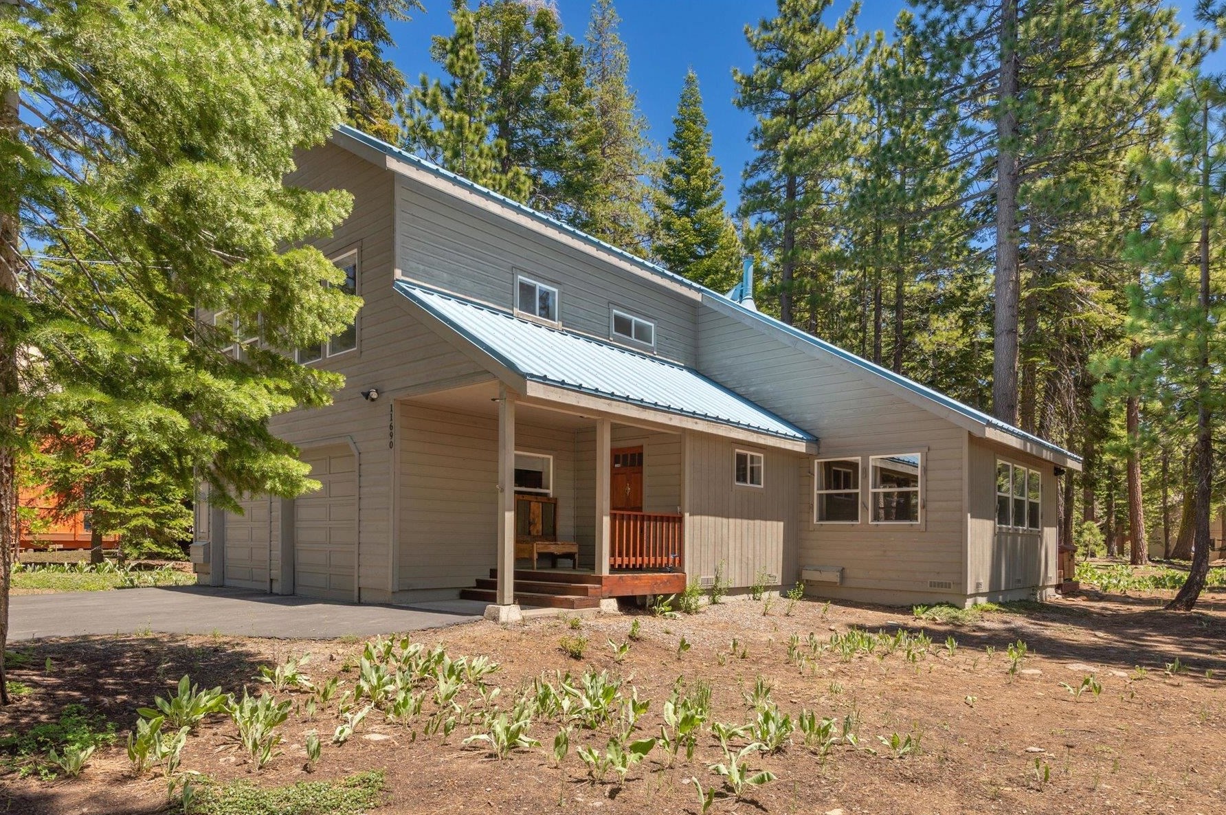 11690 Oslo Dr, Truckee, CA 96161-6312