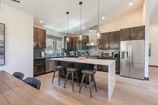 783 Michael Ct, South Lake Tahoe, CA 96150 - Photo 2