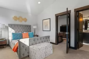 9098 Heartwood Dr, Truckee, CA 96161 - Photo 14