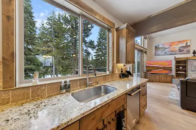 10935 Skislope Way, Truckee, CA 96161 - Photo 8