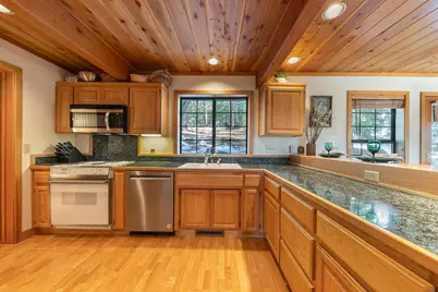 725 Conifer, Truckee, CA 96160 - Photo 8