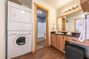 11569 Snowpeak Way, Truckee, CA 96161 - Photo 14