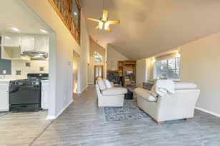 10880 Laurelwood Dr, Truckee, CA 96161 - Photo 8