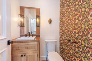 10947 Zermatt Dr, Truckee, CA 96161 - Photo 14