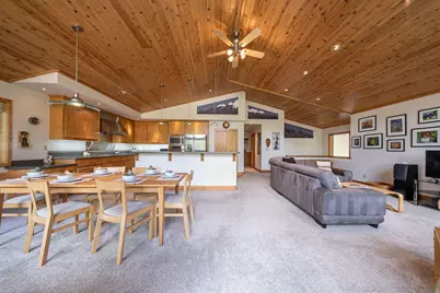 13715 Hansel Avenue, Truckee, CA 96161 - Photo 10