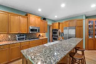 10137 N Kenilworth Ct, Mequon, WI 53092 - Photo 8