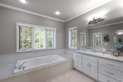 10137 N Kenilworth Ct, Mequon, WI 53092 - Photo 16