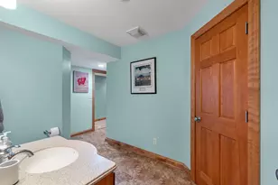 10137 N Kenilworth Ct, Mequon, WI 53092 - Photo 32