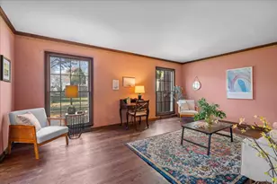 1012 W Cedar Ridge Ct, Mequon, WI 53092 - Photo 4