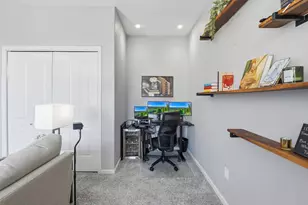 8685 S Deerwood Ln, Franklin, WI 53132 - Photo 16