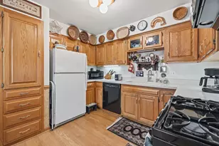 17849 Nassau Dr, Brookfield, WI 53045 - Photo 6