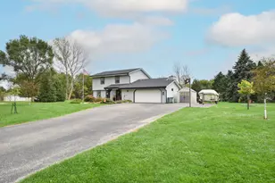 N67W33863 Loghouse Ct, Merton, WI 53066 - Photo 4