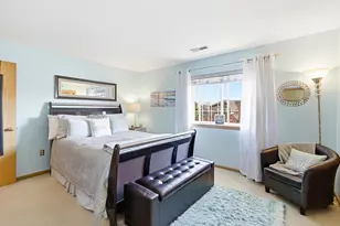 W241N2507 E Parkway Meadow Cir, Pewaukee, WI 53072 - Photo 12